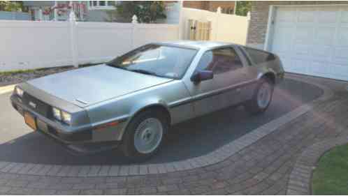 1982 DeLorean DMC-12