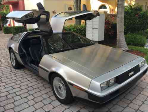 DeLorean DMC-12 (1981)