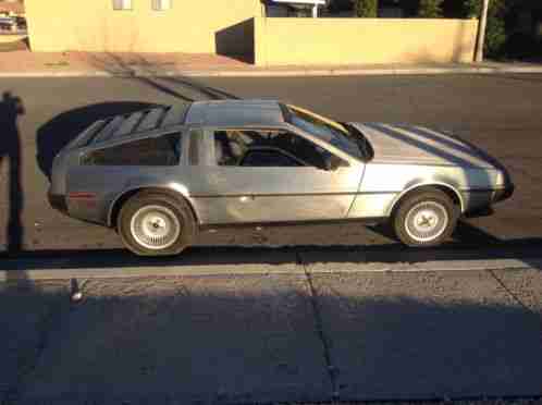 DeLorean DMC-12 (1981)