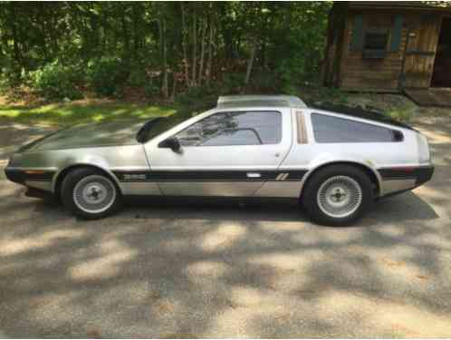 DeLorean DMC-12 (1982)