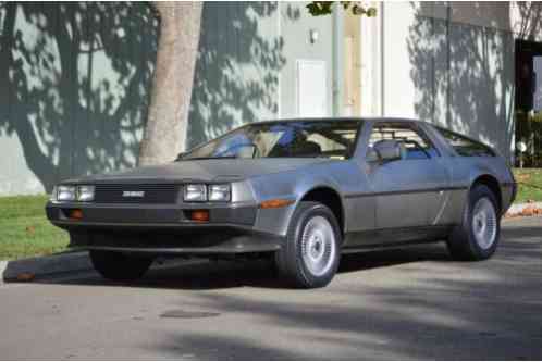 DeLorean DMC (1982)