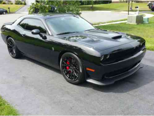 Dodge Challenger SRT HELLCAT (2015)