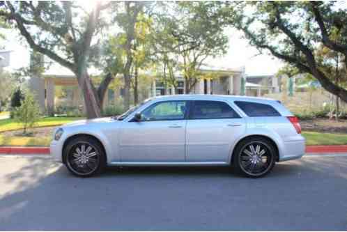 Dodge Magnum SE (2006)