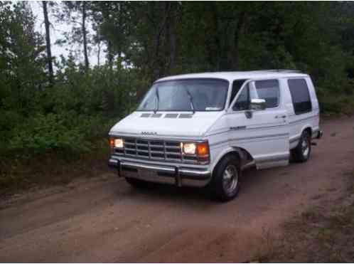 Dodge Ram Van (1992)