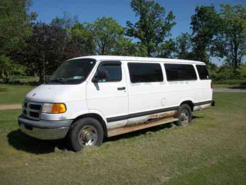 Dodge Ram Van 3500 (2000)