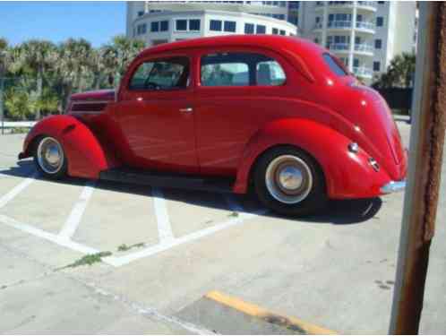 Ford 2 Door Sedan (1937)