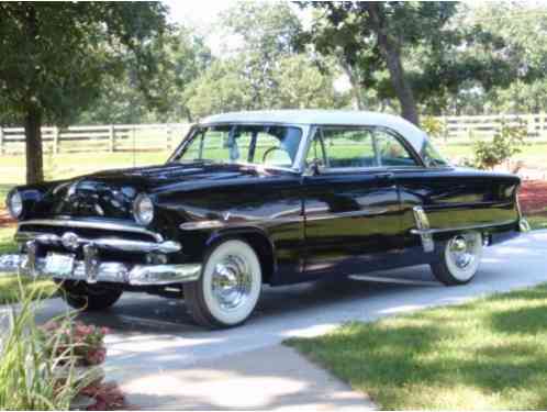 Ford Crestline Victoria (1953)