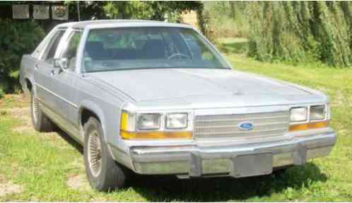 Ford Crown Victoria (1988)