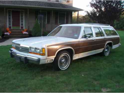 Ford Crown Victoria Country Squire (1989)