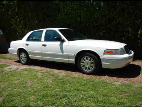 Ford Crown Victoria (2004)