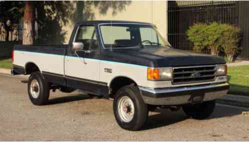 Ford F-250 4x4, Lariat, Two Owner, (1989)