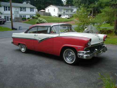 Ford Fairlane VICTORIA HARDTOP (1956)