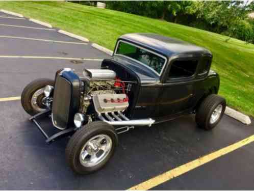 1932 Ford Model A 5-Window Coupe