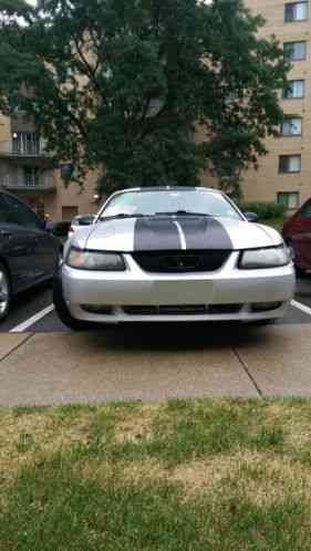 Ford Mustang GT (2000)