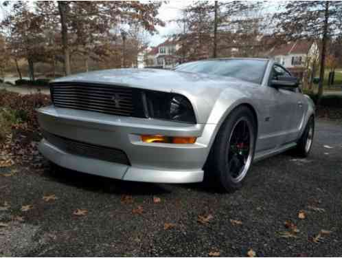 Ford Mustang GT (2005)