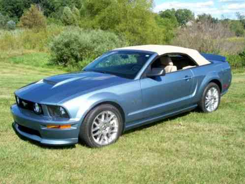 Ford Mustang GT convertible (2007)