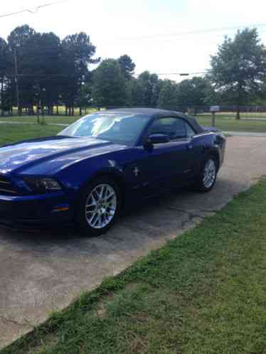 Ford Mustang Mustang Convertible v6 (2014)