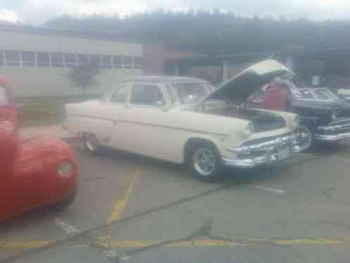 Ford customline club coupe (1954)