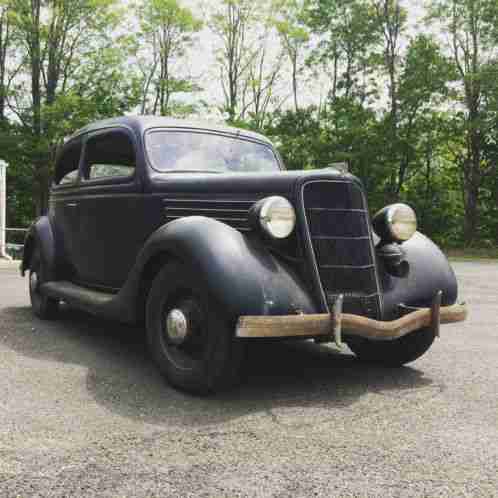 Ford Tudor Slantback (1935)