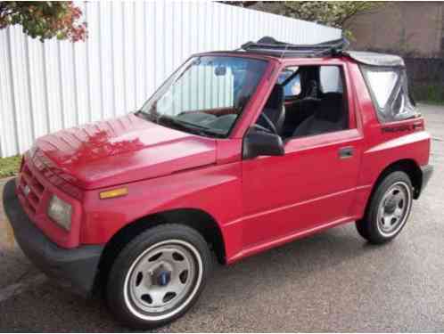 Geo Tracker Base Convertible 2-Door (1996)