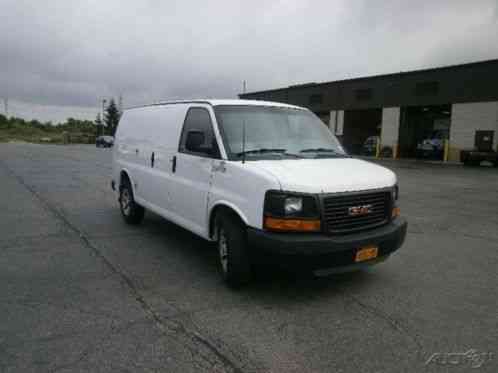 GMC Savana Work Van (2010)