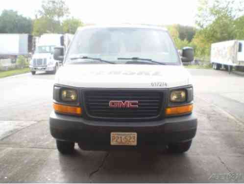 GMC Savana Work Van (2011)