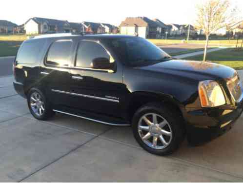 GMC Yukon Denali (2010)