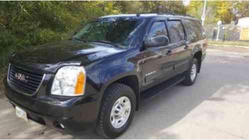 GMC Yukon SLT Sport Utility 4-Door (2013)