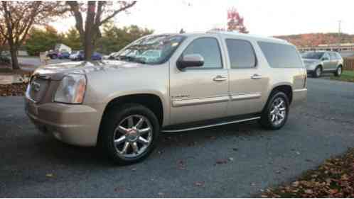 GMC Yukon XL Denali (2007)