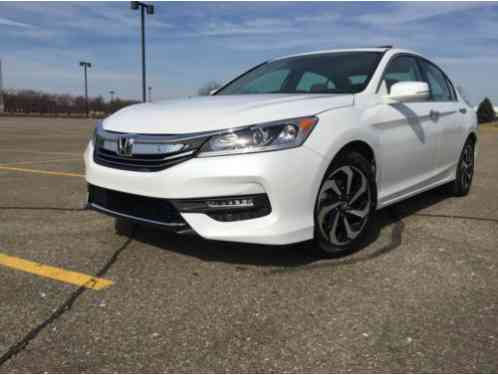 Honda Accord EX-L NAVI (2016)