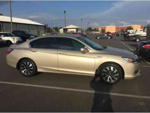 Honda Accord Hybrid (2014)