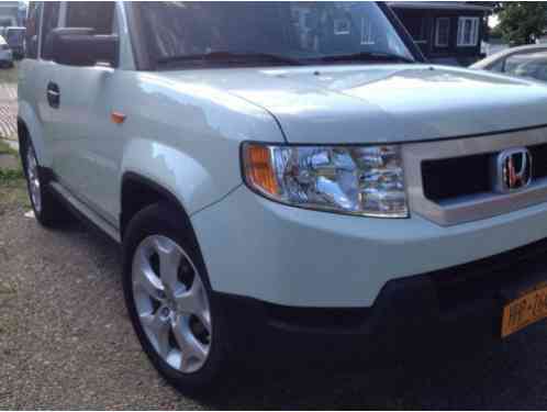 Honda Element LX (2010)