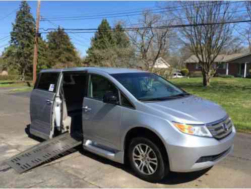 Honda Odyssey EX HANDICAP (2011)