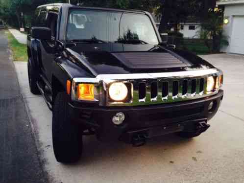 Hummer H3 2007 Black With Black Wheels The Interior Is 2