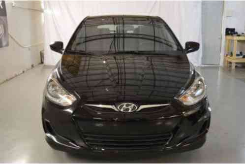 Hyundai Accent SE Hatchback 4-Door (2014)