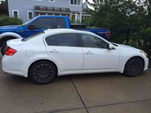 Infiniti G37 G37x AWD Premium (2011)