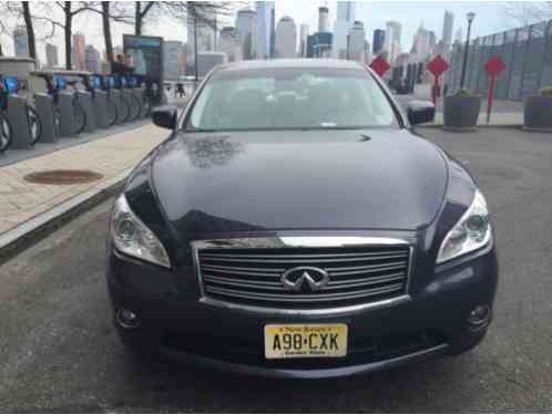 Infiniti M M37X AWD (2011)