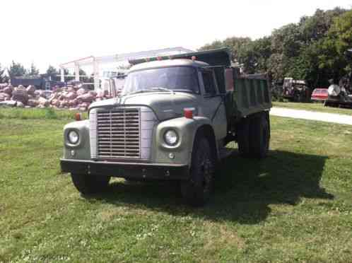 International Harvester dump truck (1972)