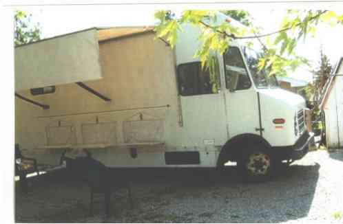 Isuzu NPR Box Truck (1992)