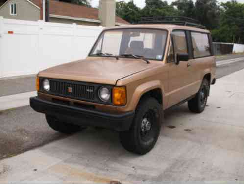 Isuzu Trooper DLX Turbo Diesel 4x4 (1986)