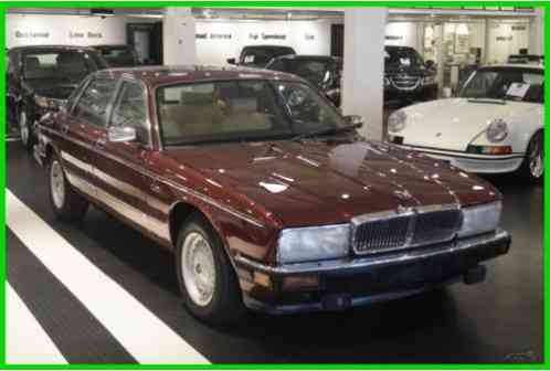 Jaguar XJ-Series Base Sedan 4-Door (1990)