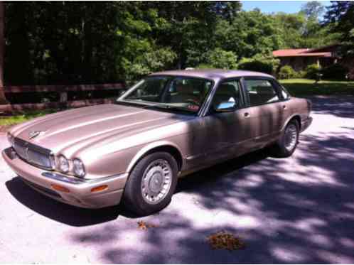 1999 Jaguar XJ8