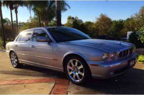 Jaguar XJ8 -L 4-Door Luxury Sedan (2005)