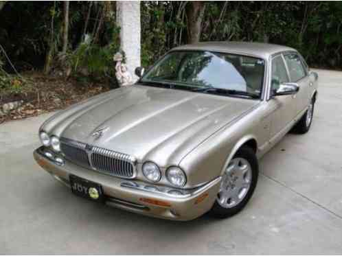 2001 Jaguar XJ8 Vanden Plas