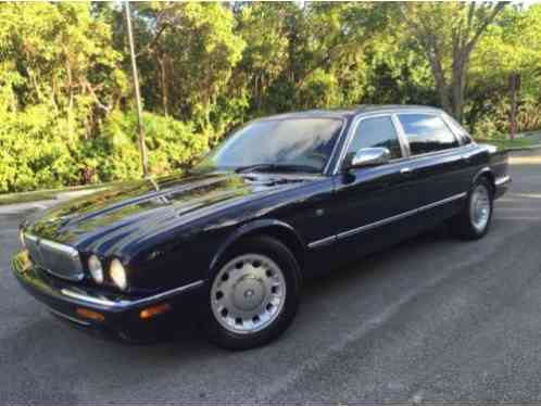 2000 Jaguar XJ8 Vanden Plas