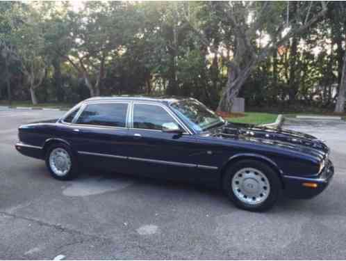 2000 Jaguar XJ8 Vanden Plas