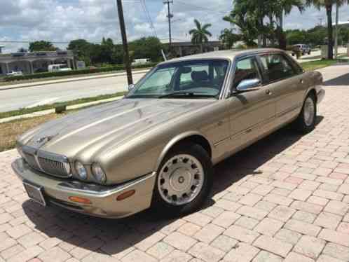 Jaguar XJ8 Vanden Plas (1998)