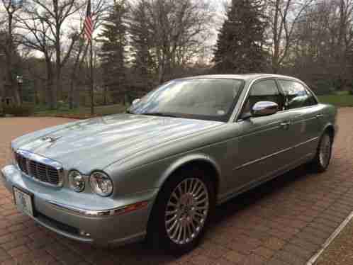 Jaguar XJ8- show original title (2005)