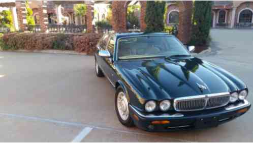 Jaguar XJ8 VANDEN PLAS (1999)