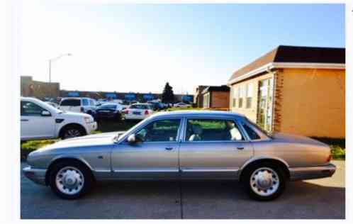 Jaguar XJ8 Vanden Plas (1999)